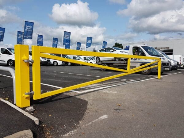 Heavy duty manual swing gate