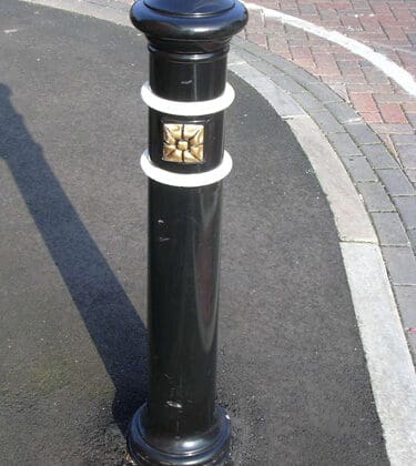 Oldham Bollard