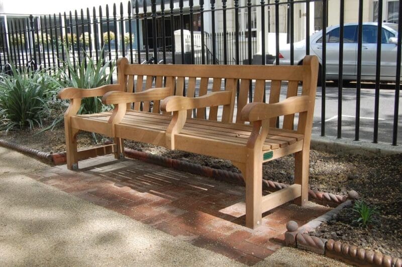 Seats With Multiple Arms 