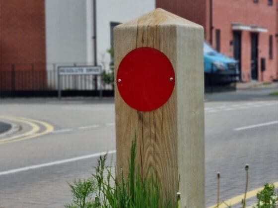 Pointed Top Oak Bollard with Round Reflective Plate